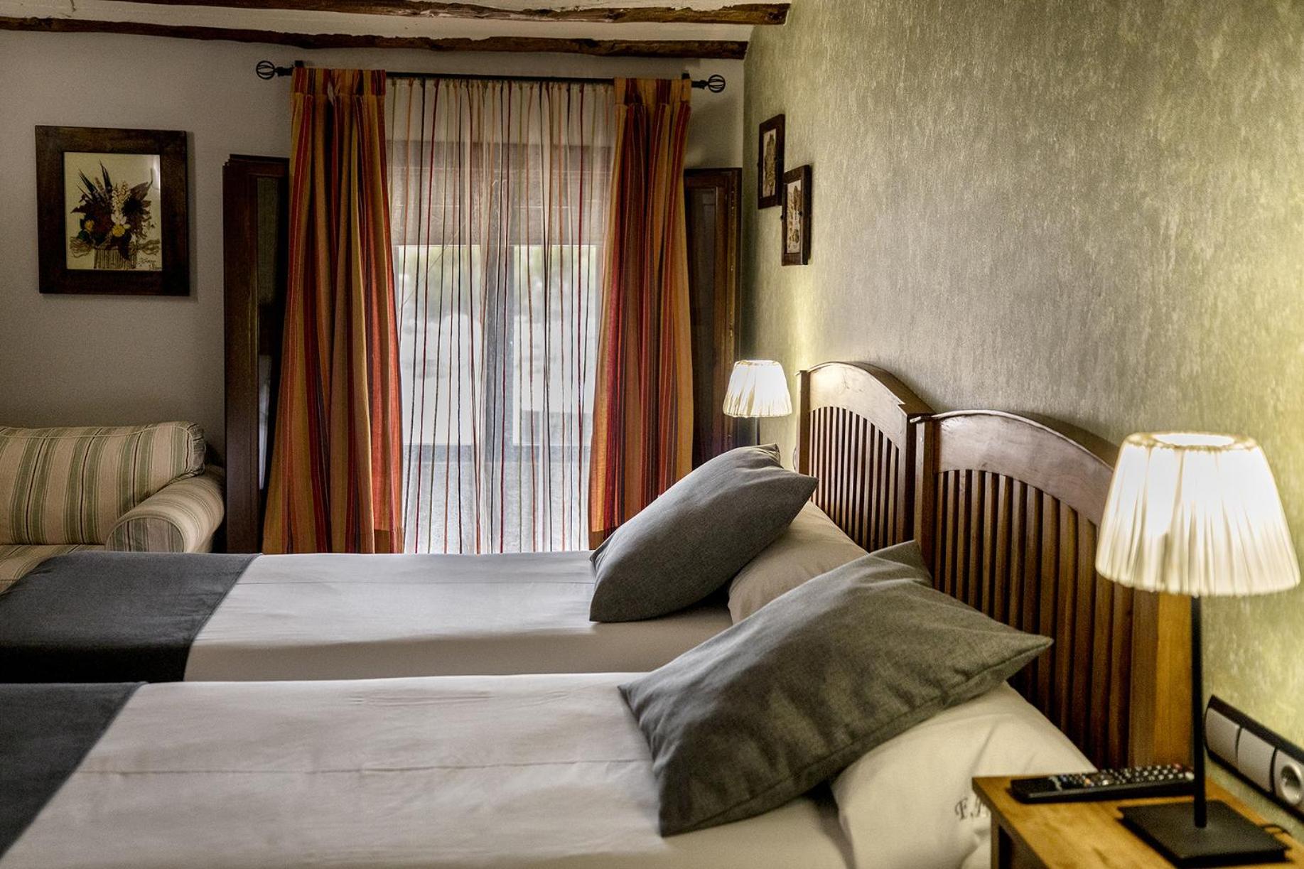 Hotel La Fonda De La Estacion Ла-Пуэбла-де-Вальверде Экстерьер фото